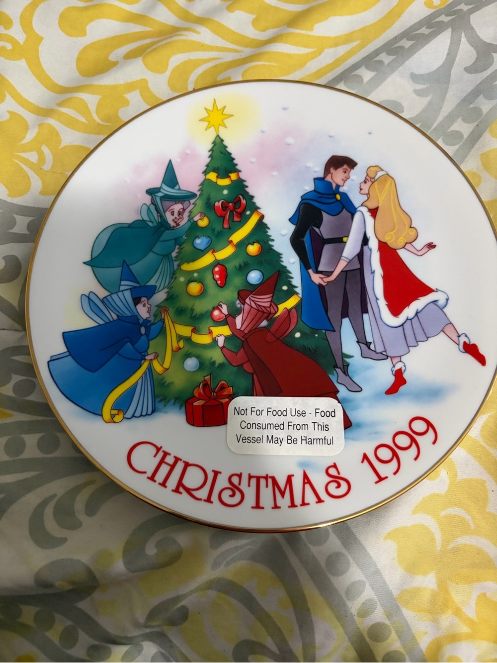 Disney Christmas 1999 Decorative Plate - White, Red, Green, Blue, Gold